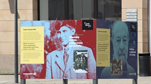 Výstava Paměti národa s názvem Nezapomeňme 80 na Horním náměstí v Olomouci