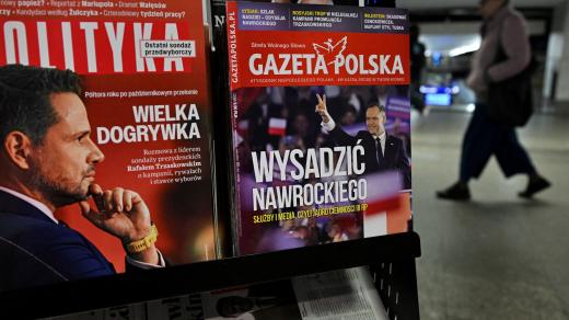 Obálky časopisů s Rafalem Trzaskowským a Karolem Nawrockým