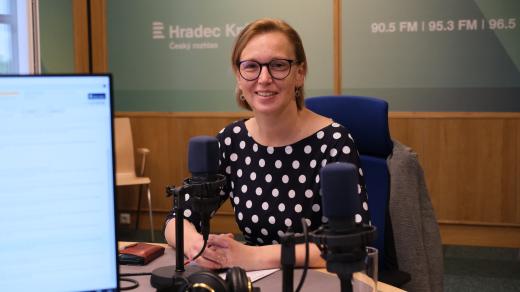 Pavlína Springerová ve studiu Českého rozhlasu Hradec Králové