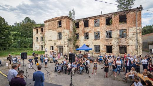 Exkurze do bývalého továrního areálu v Brněnci v rámci festivalu Meeting Brno