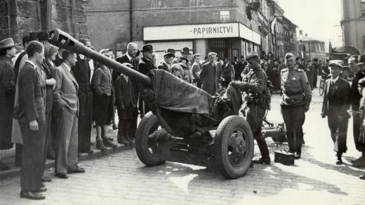 Rudá armáda na turnovském náměstí - květen 1945