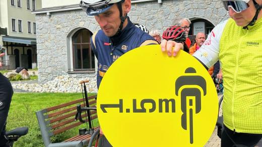 Špindlerův Mlýn se připojil k projektu "1,5 metru". Ten upozorňuje na ohleduplnost cyklistů a řidičů