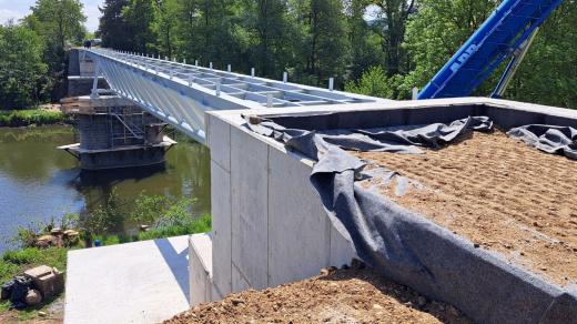 Nová lávka v Chotěšově přes řeku Radbuzu