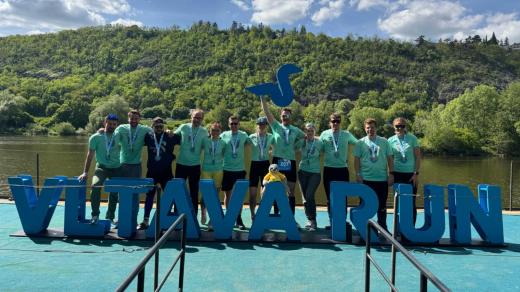 12 východočeských běžců opustilo trasy okolo Orlice a Labe a vyrazili na 360 km podél Vltavy