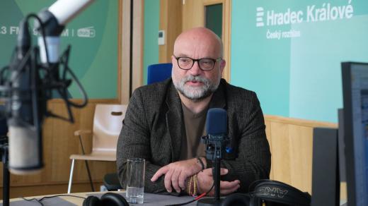 Tomáš Petráček ve studiu Českého rozhlasu Hradec Králové