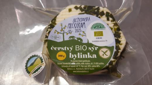 Čerstvý bio sýr bylinka z farmy Belina v Nežichově