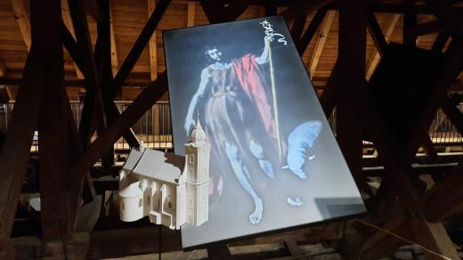 Expozice ukazuje světce, kteří drží ochrannou ruku na Hlučínem a jeho obyvateli