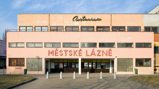 Městské lázně Zabrdovice od Bohuslava Fuchse v Brně-Zabrdovicích, funkcionalistický soubor budov z roku 1932