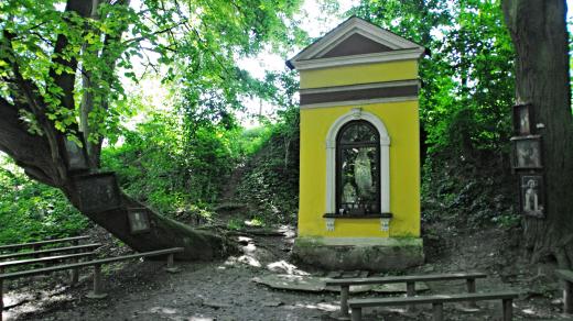 Kaplička s pramenem Svaté vody u Cakova