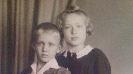 Maria Pekařová s bratrem Karlem