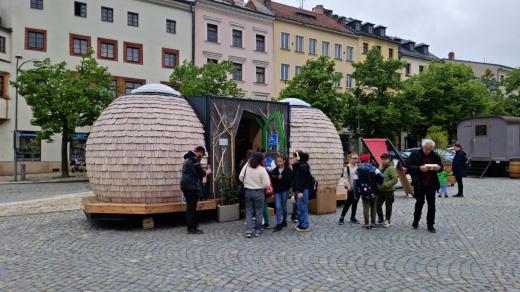 První domek postavený za využití materiálů z podhoubí v Česku