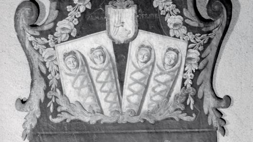 Epitaf čtyřčátek na historickém negativu