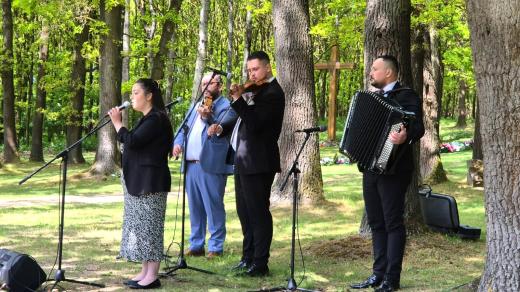 Pietní akt v Letech u Písku, kde stál koncentrační tábor