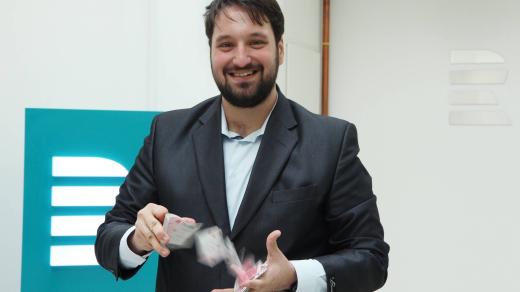 Kouzelník Nikolas Kara