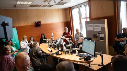 Návštěvníci studia Českého rozhlasu Vysočina