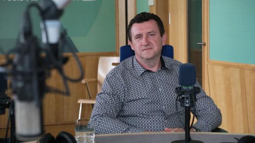 Karel Žižka ve studiu Českého rozhlasu Hradec Králové