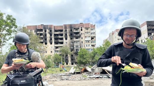 Filmový štáb Válečného zpravodaje v Jampilu v Doněcké oblasti