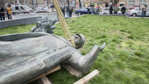 Radnice Prahy 6 přesunula maršála Koněva z náměstí Interbrigády. Socha dočasně poputuje do depozitáře