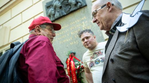 S komunisty dorazil slavit 1. máj exministr zahraničí za sociální demokraty Jan Kavan