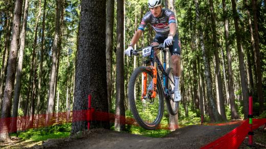 Hvězdný Mathieu van der Poel závod v Novém Městě na Moravě nakonec nedokončil