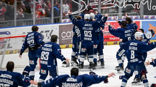 Kometa Brno slaví zisku extraligového titulu v Pardubicích
