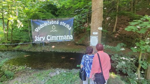 Zahájení lázeňské sezóny Járy Cimrmana na Drozdovské Pile na Zábřežsku