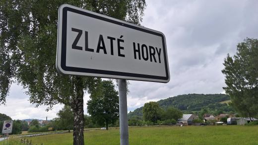 V kopcích u Zlatých Hor se podle státního podniku Diamo ukrývá bohatší ložisko zlata