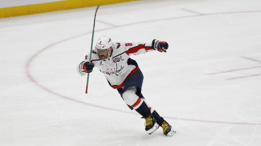 Alexandr Ovečkin slaví historický gól s číslem 895