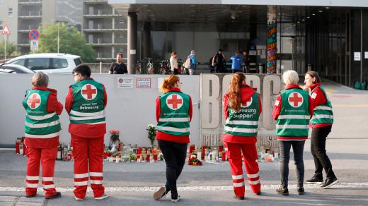 Rakousko si minutou ticha připomnělo oběti úterní střelby ve Štýrském Hradci