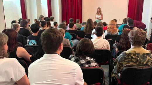 Kino v dětské psychiatrické nemocnici v Opařanech