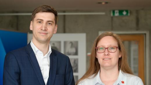 Šimon Toman, advokát a spoluautor podcastu Slepá spravedlnost, a Miroslava Pašková, předsedkyně spolku Vlčí máky