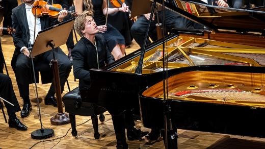 Koncert pro dva klavíry a orchestr. Bratři Jussenovi a SOČR zahráli Poulenca, Kadeřábka a Bartóka