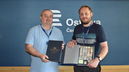 Adam Ryš a Jiří Kočner z ostravského klubu filatelistů