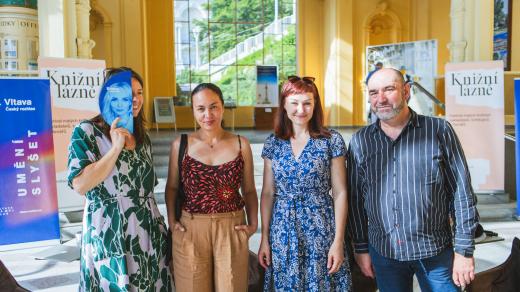 ArtCafé živě na Knižních lázních 2025 s Miroslavem Hlaučem a Kateřinou Tučkovou