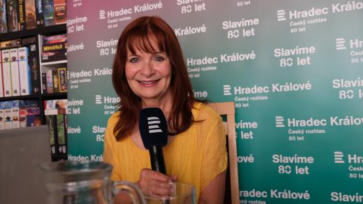 Ljuba Krbová v rozhlasové kavárně