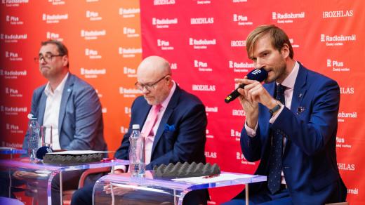 Boris Šťastný, lékař, bývalý poslanec (Motoristé sobě), Vlastimil Válek, ministr zdravotnictví (TOP 09, Spolu) a Adam Vojtěch, právník, bývalý ministr zdravotnictví (ANO)