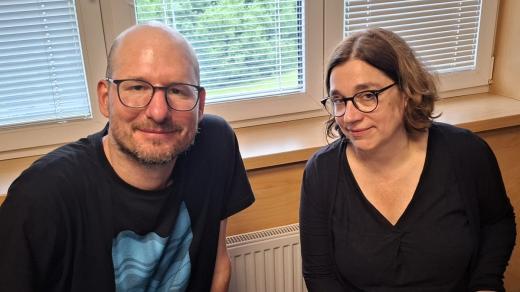 Německá spisovatelka Inka Parei a Lubomír Sůva z nakladatelství Větrné mlýny