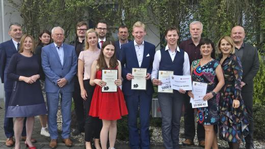 Účastníci, porotci i pořadatelé finálového kola celostátní soutěže Nejlepší student