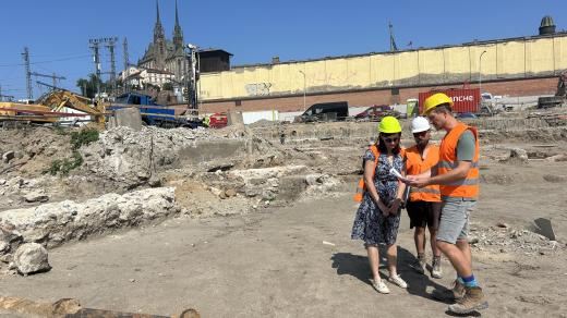Románová fabrika ožila od Kateřiny Tučkové. Archeologové objevili její základy v centru Brna