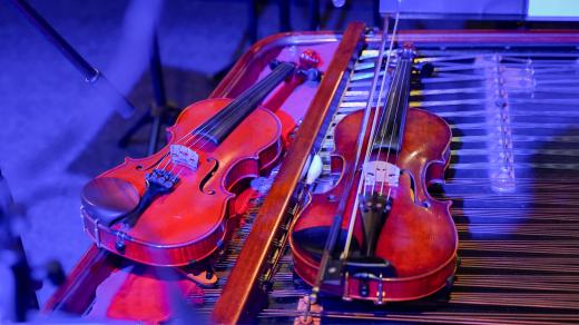 Housle, cimbál (ilustrační foto)