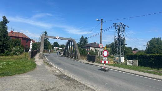 V Dřevohosticích začali s opravou mostu nad říčkou Moštěnkou