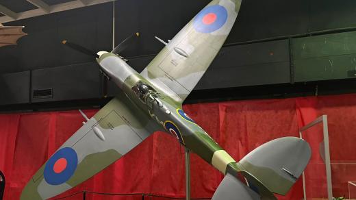 Spitfire z 2. světové války na výsavě S hlavou v oblacích v Technickém muzeu v Liberci