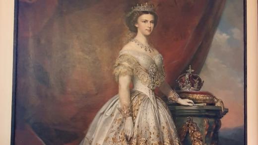 Obraz Sissi ve svatebních šatech ze sbírek Slezského zemského muzea