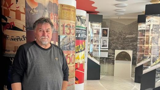 Milan Štědra ze Sázavy sbírá už 30 let vše, co souvisí s tamním rodákem Jiřím Voskovcem
