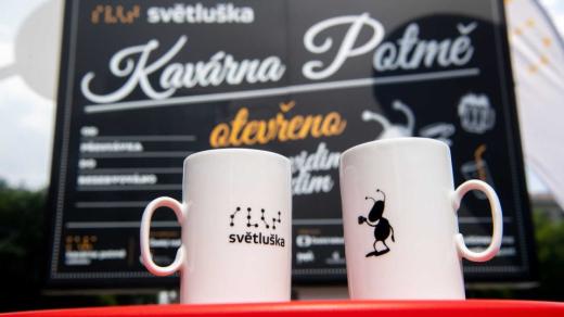 Tma, která otevírá oči: Kavárna POTMĚ je po roce opět tady