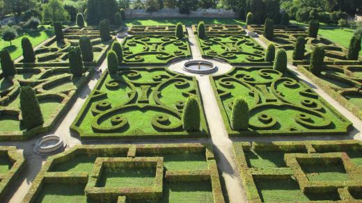 Zámecká zahrada je nádherně upravená