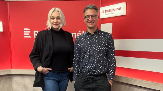 Galerista Petr Hájek s moderátorkou Patricií Strouhalovou