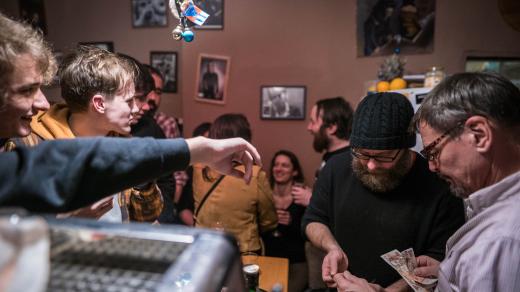 Karel s Gustou. Silvestr 2017 v kavárně Ulité Kafé