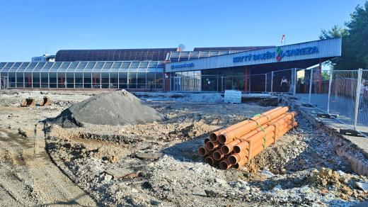 Začala přestavba prostoru před krytým bazénem v Ostravě-Porubě