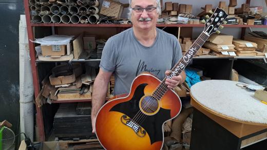 Dílna Romana Zajíčka, kde vznikají originální kytary na přání